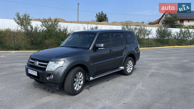 Внедорожник / Кроссовер Mitsubishi Pajero 2010 в 