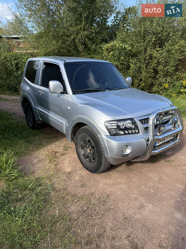 Внедорожник / Кроссовер Mitsubishi Pajero 2004 в Коростене