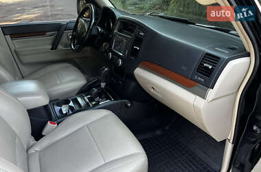 Внедорожник / Кроссовер Mitsubishi Pajero 2008 в 