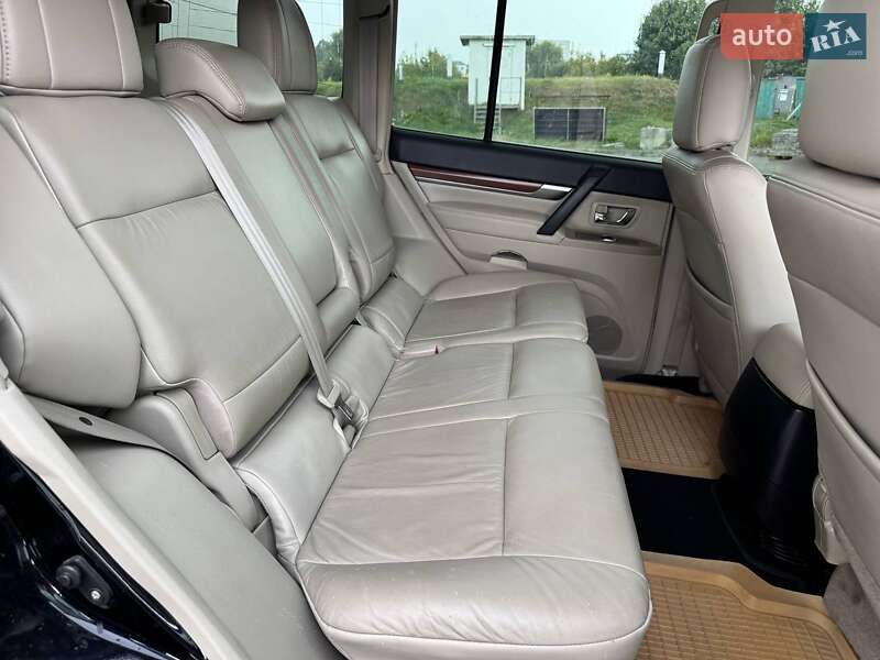 Внедорожник / Кроссовер Mitsubishi Pajero 2007 в Киеве