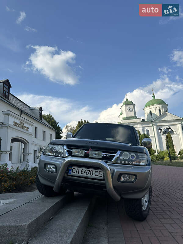 Внедорожник / Кроссовер Mitsubishi Pajero 2000 в Каневе