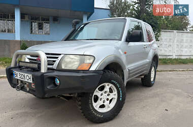 Внедорожник / Кроссовер Mitsubishi Pajero 2001 в Ровно