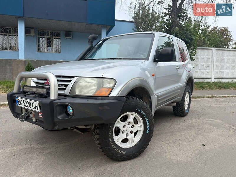 Mitsubishi Pajero 2001