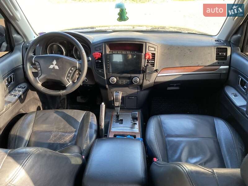 Внедорожник / Кроссовер Mitsubishi Pajero 2007 в Новояворовске