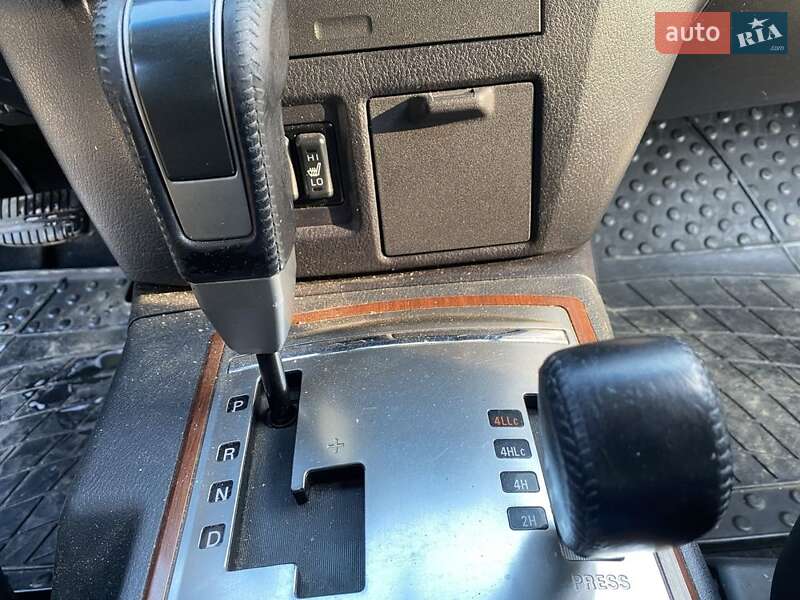 Внедорожник / Кроссовер Mitsubishi Pajero 2007 в Новояворовске
