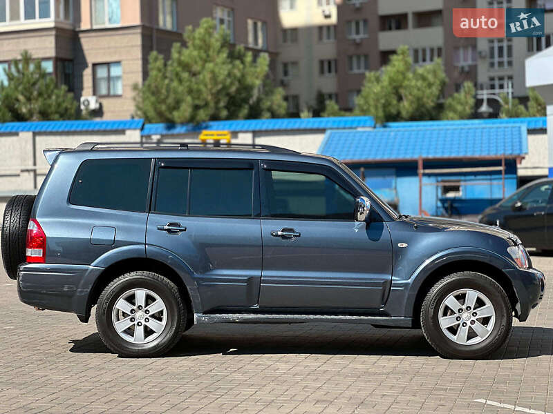 Внедорожник / Кроссовер Mitsubishi Pajero 2006 в Одессе