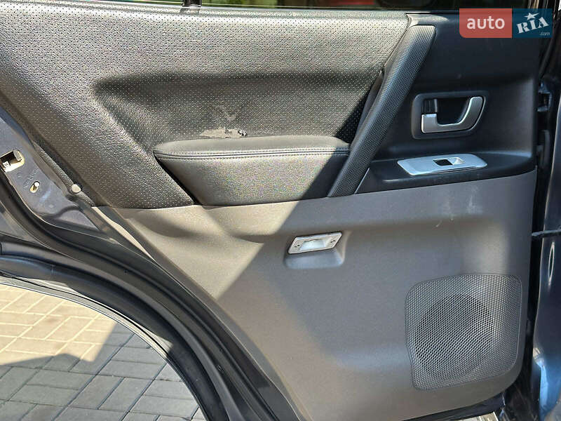 Внедорожник / Кроссовер Mitsubishi Pajero 2006 в Одессе