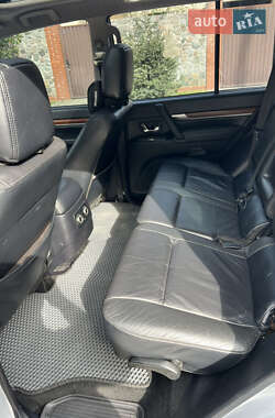 Внедорожник / Кроссовер Mitsubishi Pajero 2007 в 
