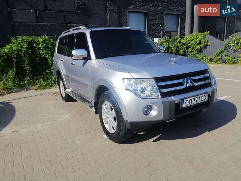 Внедорожник / Кроссовер Mitsubishi Pajero 2008 в Киеве