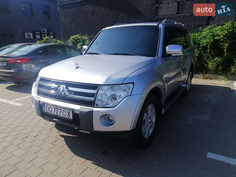 Внедорожник / Кроссовер Mitsubishi Pajero 2008 в Киеве