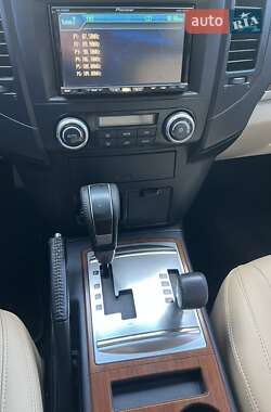Позашляховик / Кросовер Mitsubishi Pajero 2007 в 