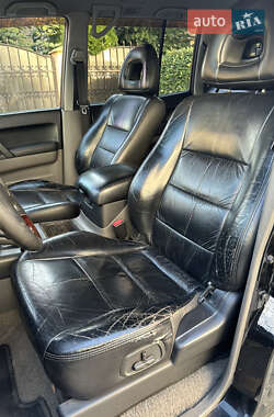 Внедорожник / Кроссовер Mitsubishi Pajero 2001 в 