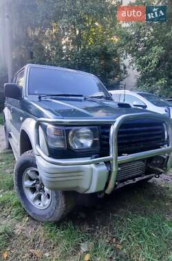Позашляховик / Кросовер Mitsubishi Pajero 1998 в Чернівцях