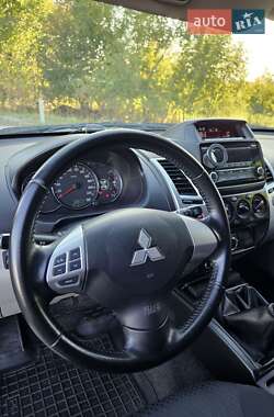 Позашляховик / Кросовер Mitsubishi Pajero 2014 в 