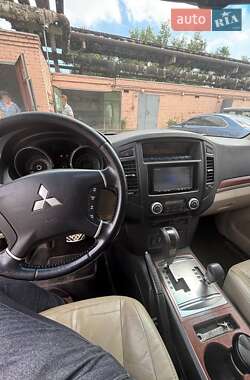 Внедорожник / Кроссовер Mitsubishi Pajero 2008 в 