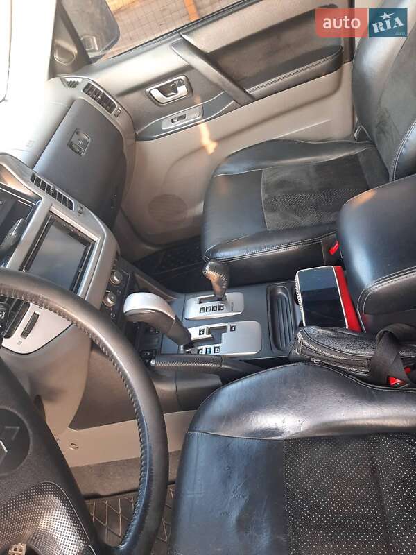 Внедорожник / Кроссовер Mitsubishi Pajero 2006 в Черновцах