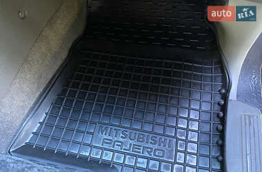 Внедорожник / Кроссовер Mitsubishi Pajero 2002 в 