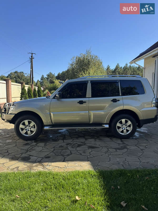 Внедорожник / Кроссовер Mitsubishi Pajero 2007 в Киеве