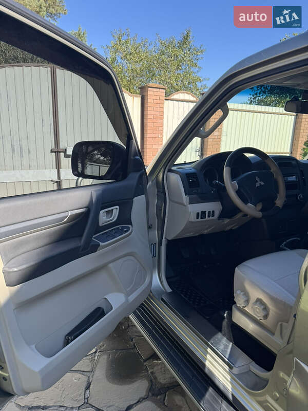 Внедорожник / Кроссовер Mitsubishi Pajero 2007 в Киеве