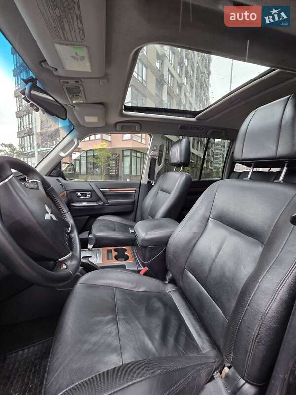Внедорожник / Кроссовер Mitsubishi Pajero 2008 в Киеве
