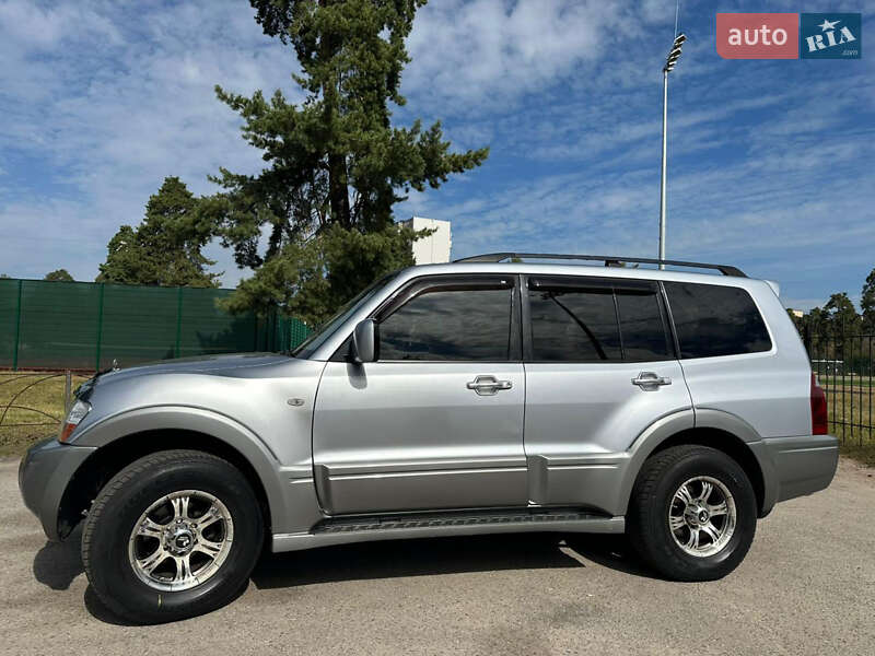 Внедорожник / Кроссовер Mitsubishi Pajero 2004 в Киеве