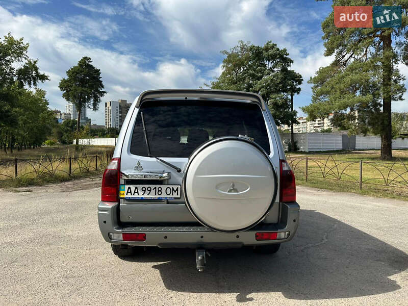 Внедорожник / Кроссовер Mitsubishi Pajero 2004 в Киеве