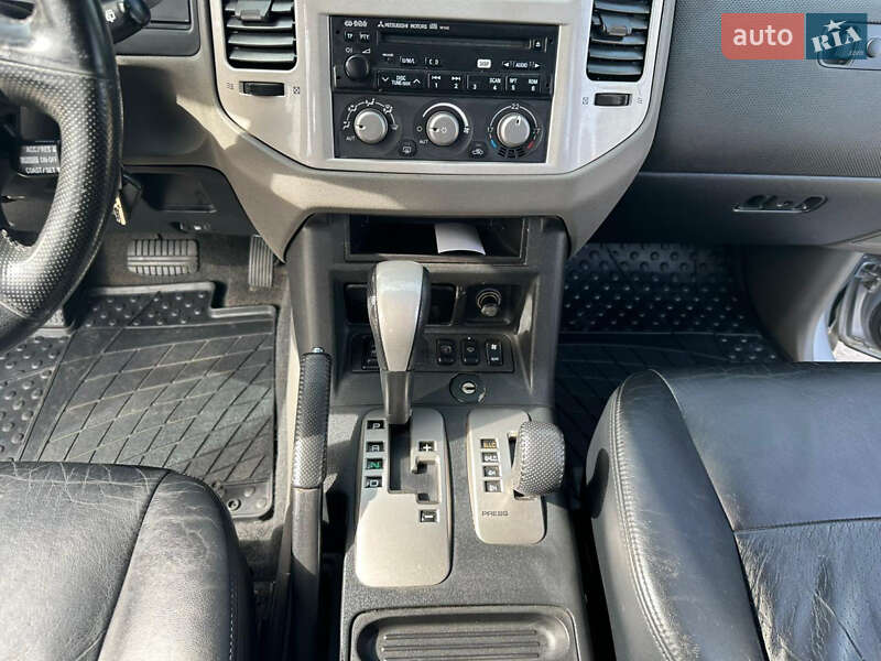 Внедорожник / Кроссовер Mitsubishi Pajero 2004 в Киеве