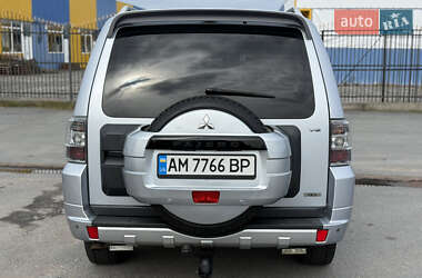 Внедорожник / Кроссовер Mitsubishi Pajero 2010 в 