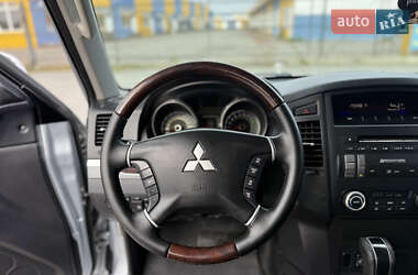 Внедорожник / Кроссовер Mitsubishi Pajero 2010 в 