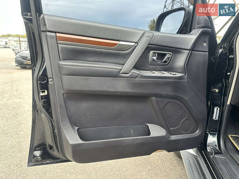 Внедорожник / Кроссовер Mitsubishi Pajero 2008 в Харькове