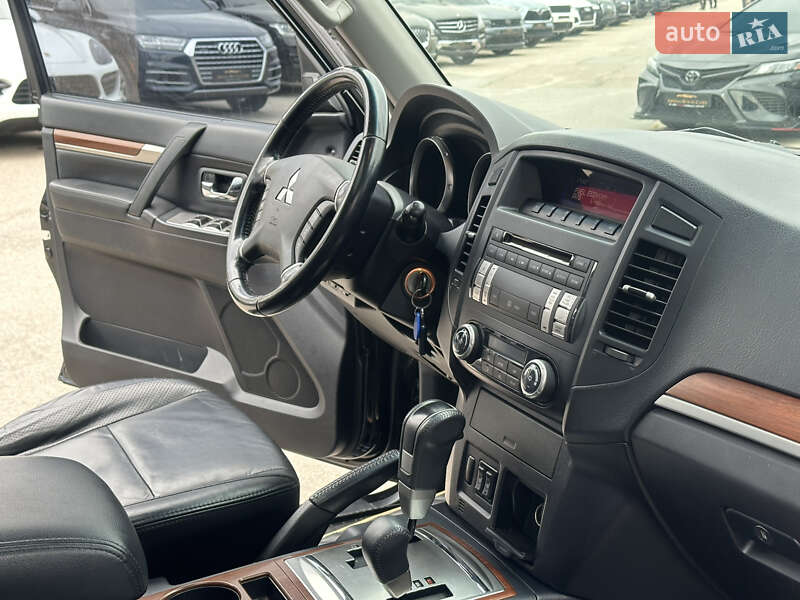 Внедорожник / Кроссовер Mitsubishi Pajero 2008 в Харькове