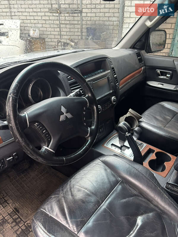 Внедорожник / Кроссовер Mitsubishi Pajero 2007 в Кременчуге