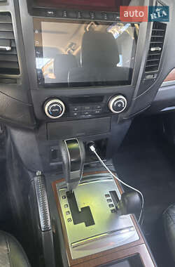 Внедорожник / Кроссовер Mitsubishi Pajero 2008 в 