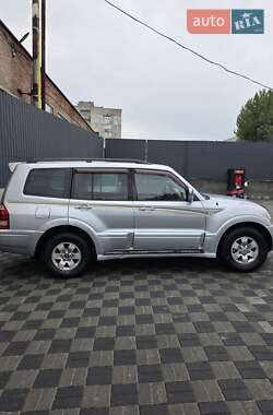Внедорожник / Кроссовер Mitsubishi Pajero 2007 в 