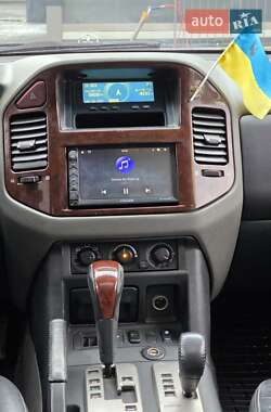 Внедорожник / Кроссовер Mitsubishi Pajero 2007 в 