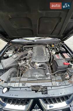 Внедорожник / Кроссовер Mitsubishi Pajero 2006 в  фото 15 Внедорожник / Кроссовер Mitsubishi Pajero 2006 в