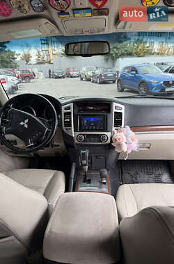 Внедорожник / Кроссовер Mitsubishi Pajero 2007 в 