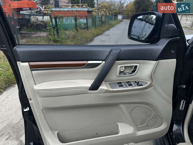 Внедорожник / Кроссовер Mitsubishi Pajero 2008 в Киеве