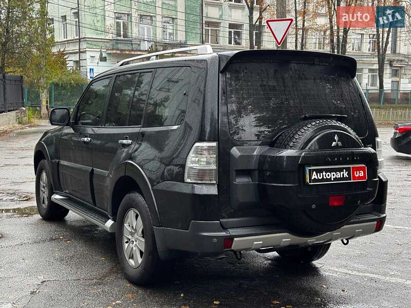 Внедорожник / Кроссовер Mitsubishi Pajero 2008 в Киеве