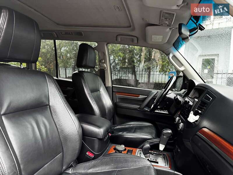 Внедорожник / Кроссовер Mitsubishi Pajero 2008 в Киеве