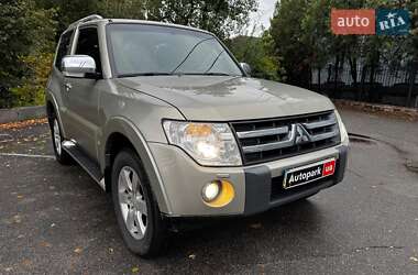 Внедорожник / Кроссовер Mitsubishi Pajero 2007 в 
