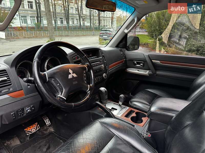 Внедорожник / Кроссовер Mitsubishi Pajero 2007 в Киеве