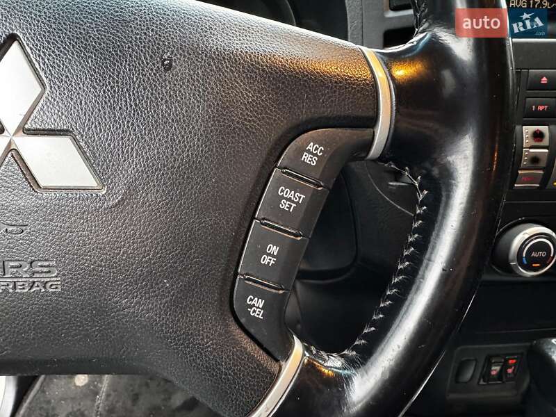 Внедорожник / Кроссовер Mitsubishi Pajero 2007 в Киеве