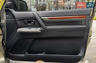 Внедорожник / Кроссовер Mitsubishi Pajero 2007 в 