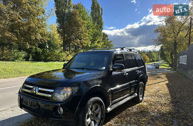 Позашляховик / Кросовер Mitsubishi Pajero 2007 в  фото 2 Позашляховик / Кросовер Mitsubishi Pajero 2007 в