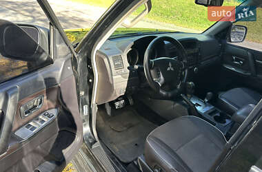 Позашляховик / Кросовер Mitsubishi Pajero 2007 в  фото 14 Позашляховик / Кросовер Mitsubishi Pajero 2007 в