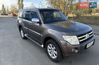 Позашляховик / Кросовер Mitsubishi Pajero 2010 в Києві