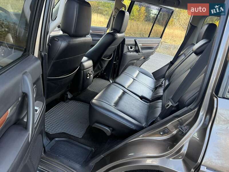 Внедорожник / Кроссовер Mitsubishi Pajero 2010 в Киеве