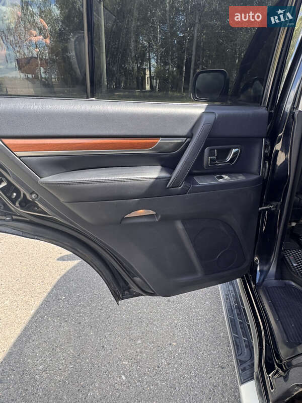 Внедорожник / Кроссовер Mitsubishi Pajero 2008 в Харькове