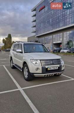 Внедорожник / Кроссовер Mitsubishi Pajero 2008 в Киеве